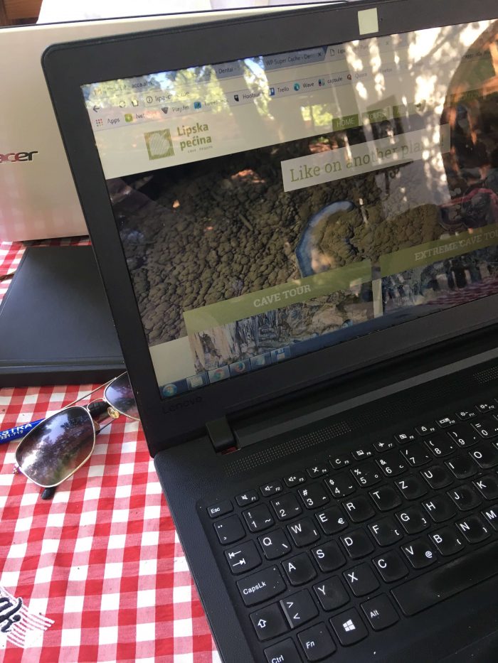 laptop glasses restaurant